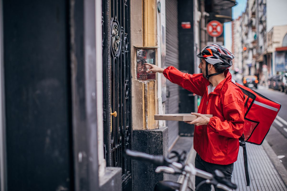 Restaurante ou Delivery? Como Decidir na Hora da Fome